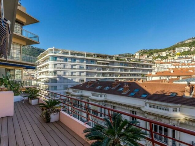 Bel appartement rénové avec terrasse au Richmond - Carré d'Or