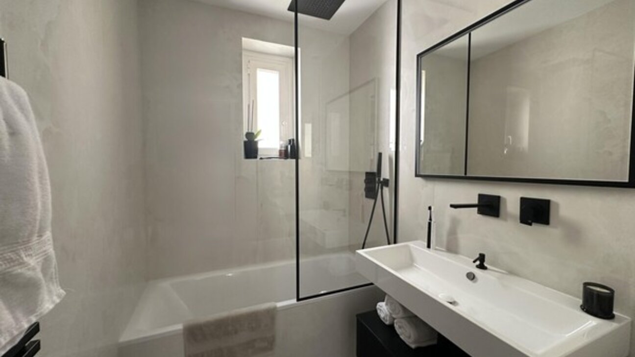 LARVOTTO - 2 Pièces MEUBLE - entièrement renouvé et décoré avec soin - 7 / 10