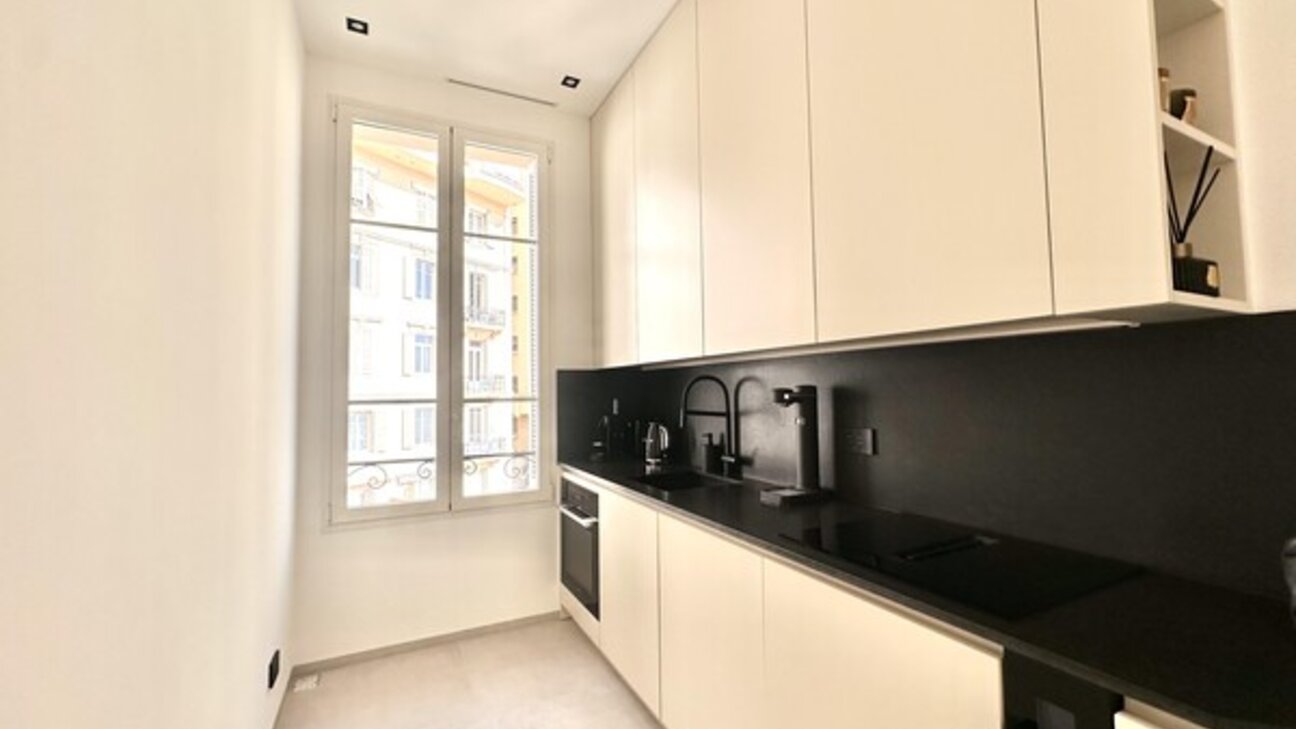 LARVOTTO - 2 Pièces MEUBLE - entièrement renouvé et décoré avec soin - 6 / 10