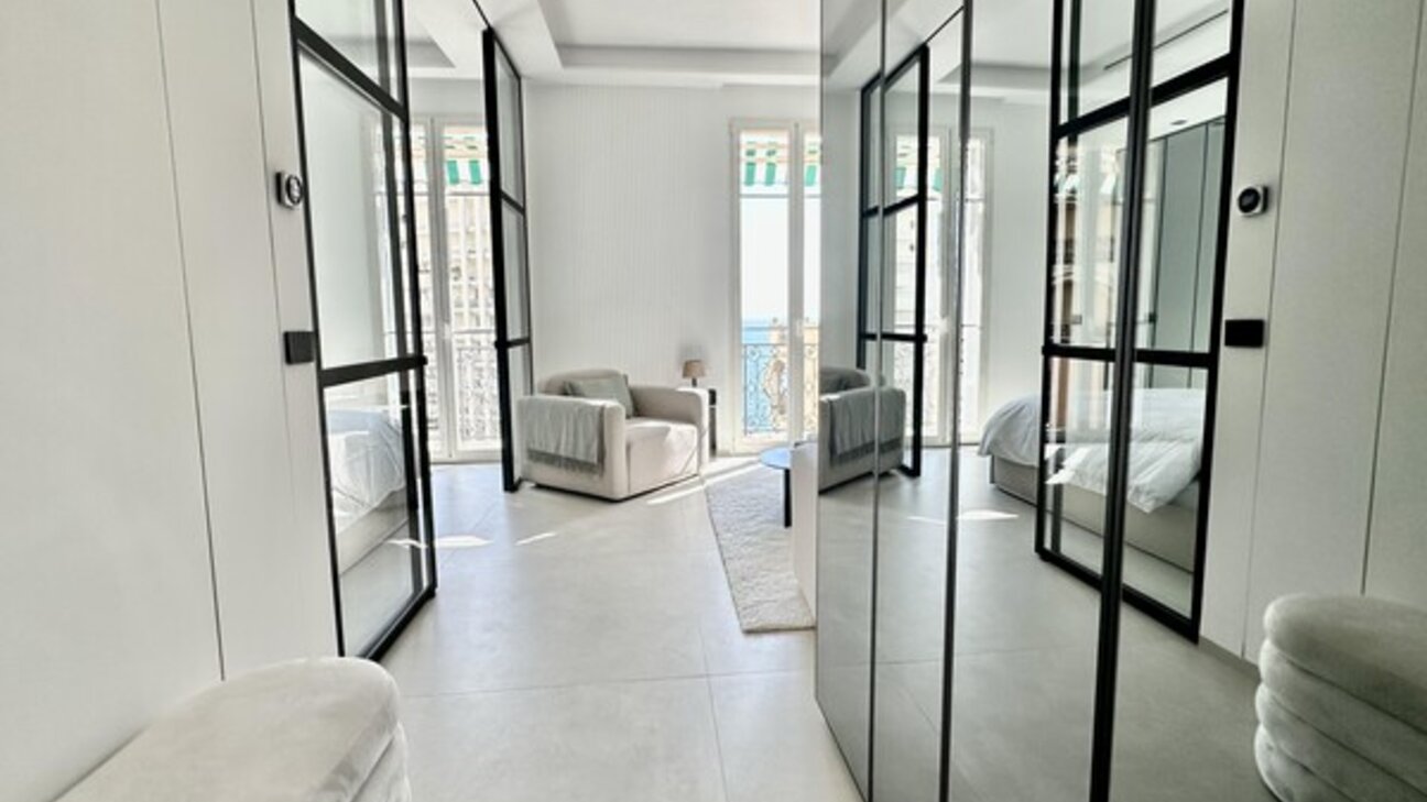 LARVOTTO - 2 Pièces MEUBLE - entièrement renouvé et décoré avec soin - 5 / 10