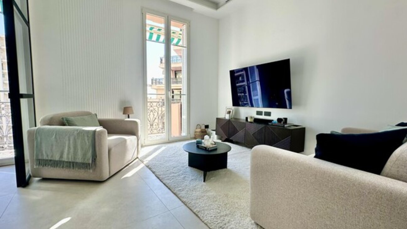 LARVOTTO - 2 Pièces MEUBLE - entièrement renouvé et décoré avec soin - 2 / 10