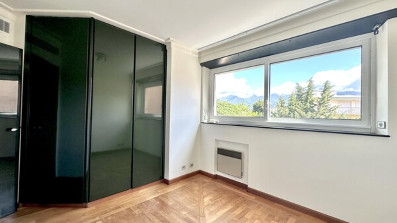 CAP MARTIN - 5/6 PIÈCES  - Duplex avec terrasses, piscine et vue panoramique - 9 / 34