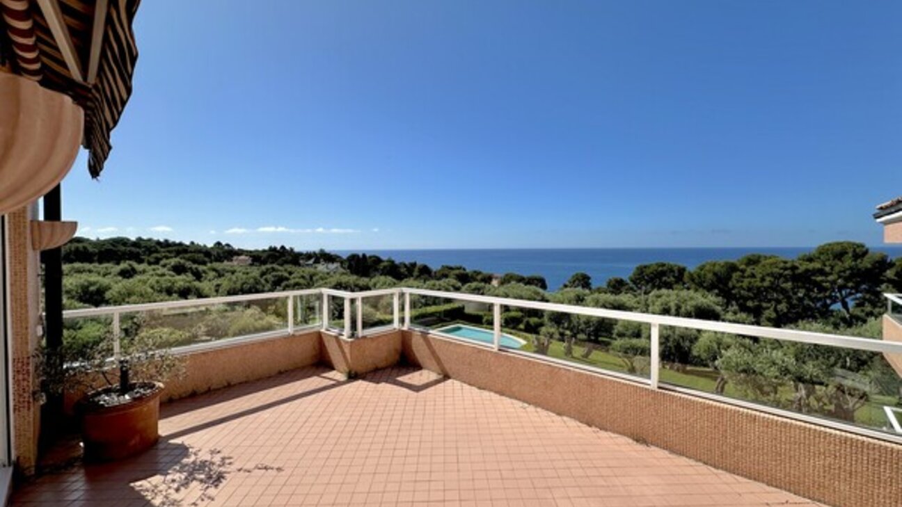 CAP MARTIN - 5/6 PIÈCES  - Duplex avec terrasses, piscine et vue panoramique - 20 / 34