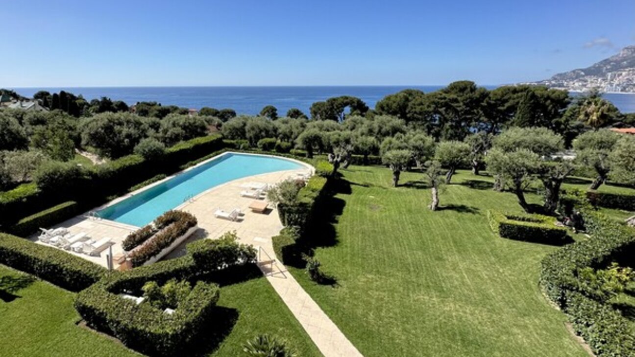 CAP MARTIN - 5/6 PIÈCES  - Duplex avec terrasses, piscine et vue panoramique - 25 / 34