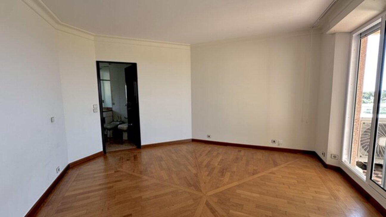 CAP MARTIN - 5/6 PIÈCES  - Duplex avec terrasses, piscine et vue panoramique - 13 / 34