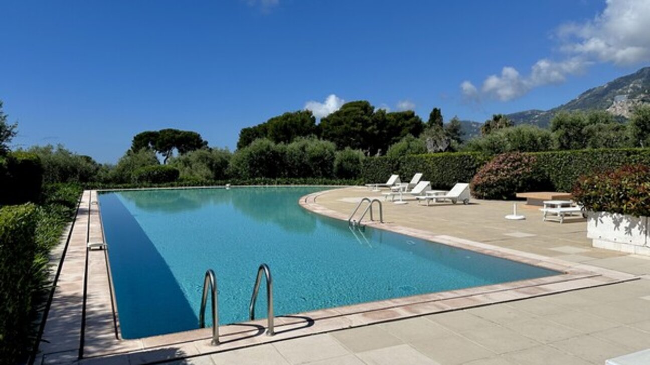 CAP MARTIN - 5/6 PIÈCES  - Duplex avec terrasses, piscine et vue panoramique - 26 / 34