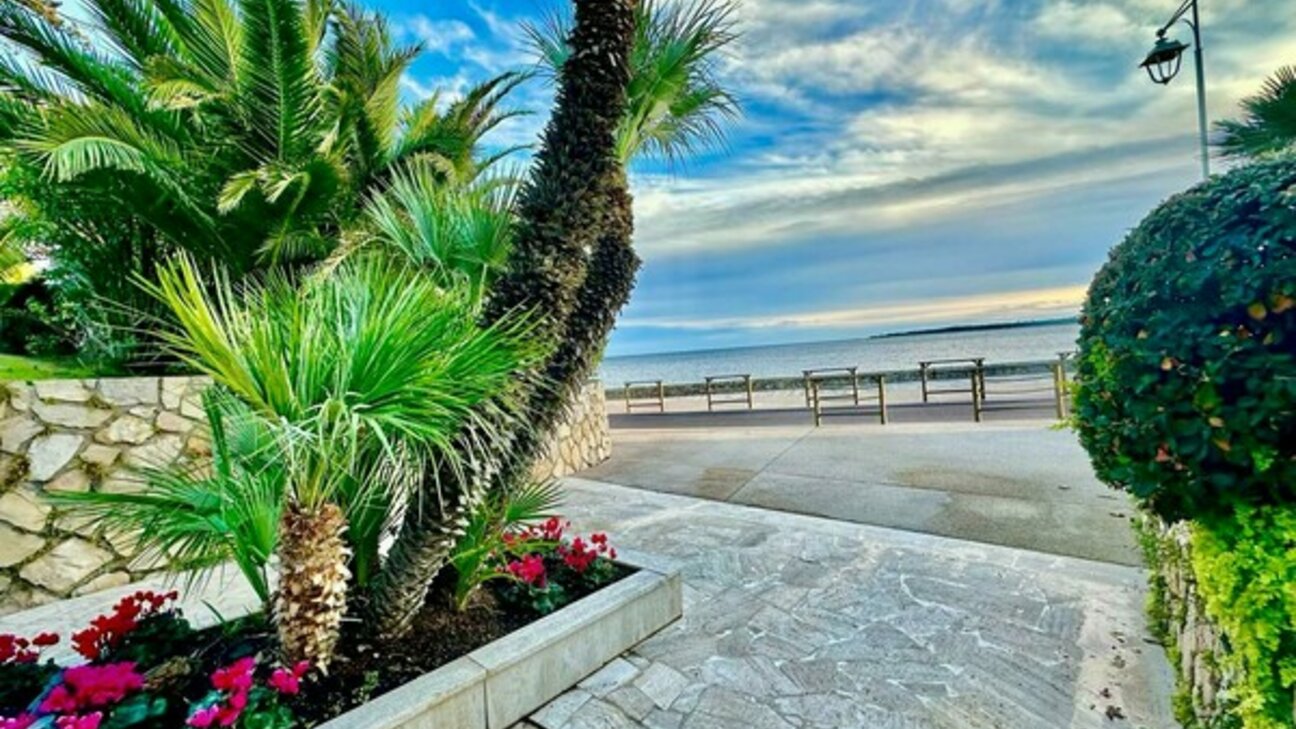 Très grand appartement à rénover avec vue mer - CANNES - 1 / 12