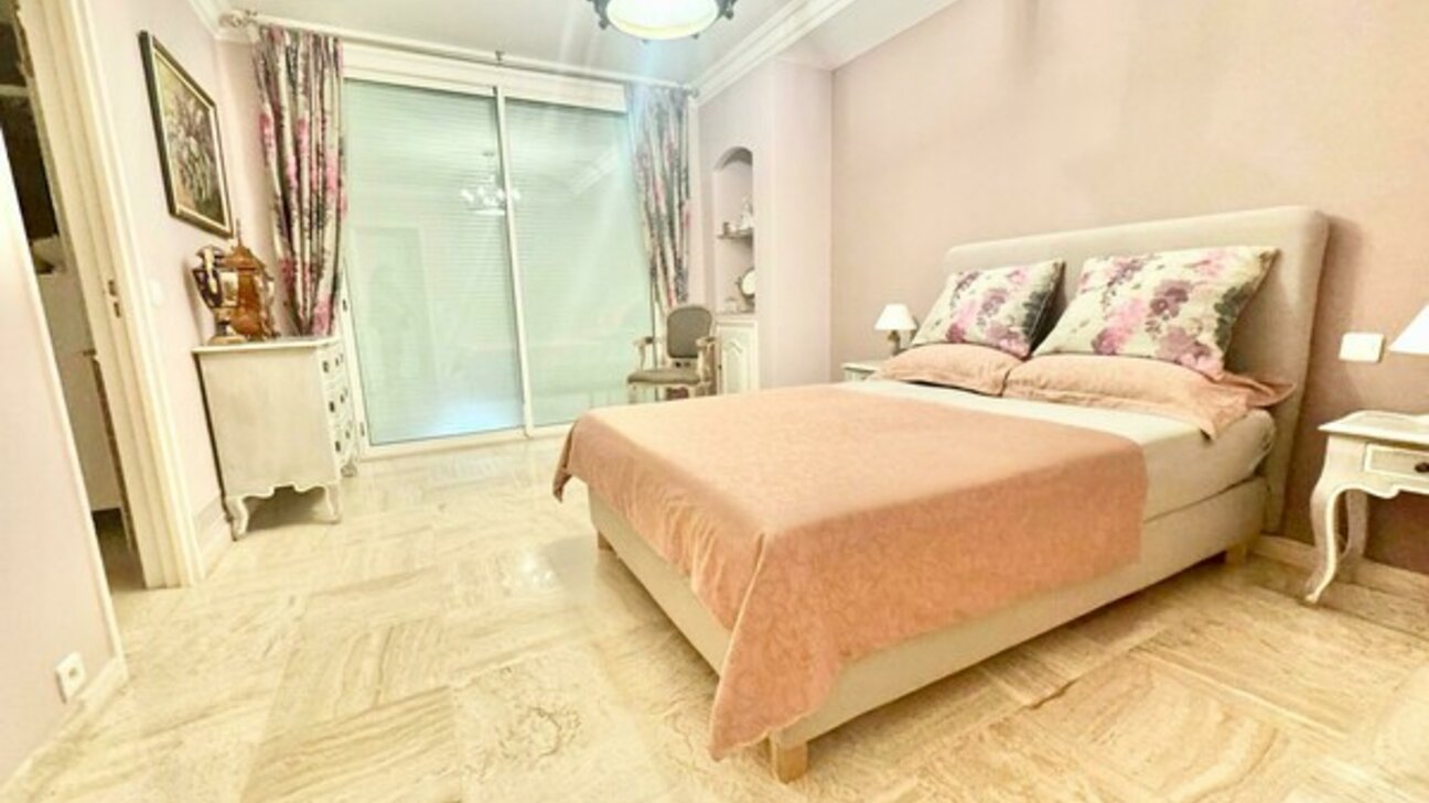 Très grand appartement à rénover avec vue mer - CANNES - 11 / 12