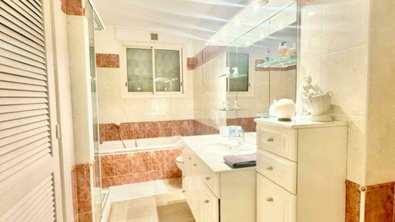 Très grand appartement à rénover avec vue mer - CANNES - 8 / 12